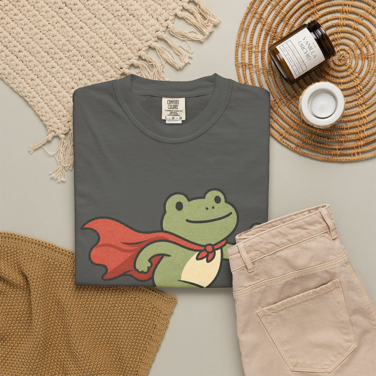 Superhero Frog running illustration T-shirt - Pepper - Flat Lay
