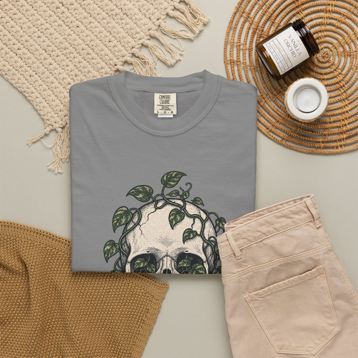 Skull with Ivy Leaves T-shirt - Grey - Flat Lay