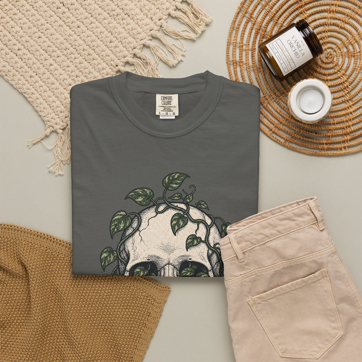 Skull with Ivy Leaves T-shirt - Pepper - flat lay