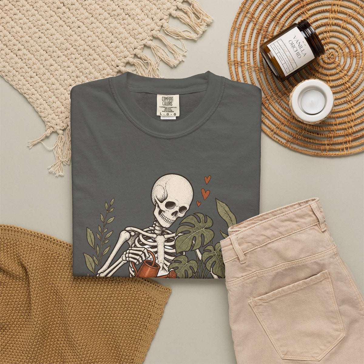 Growing Through It T-shirt - Pepper - flat lay