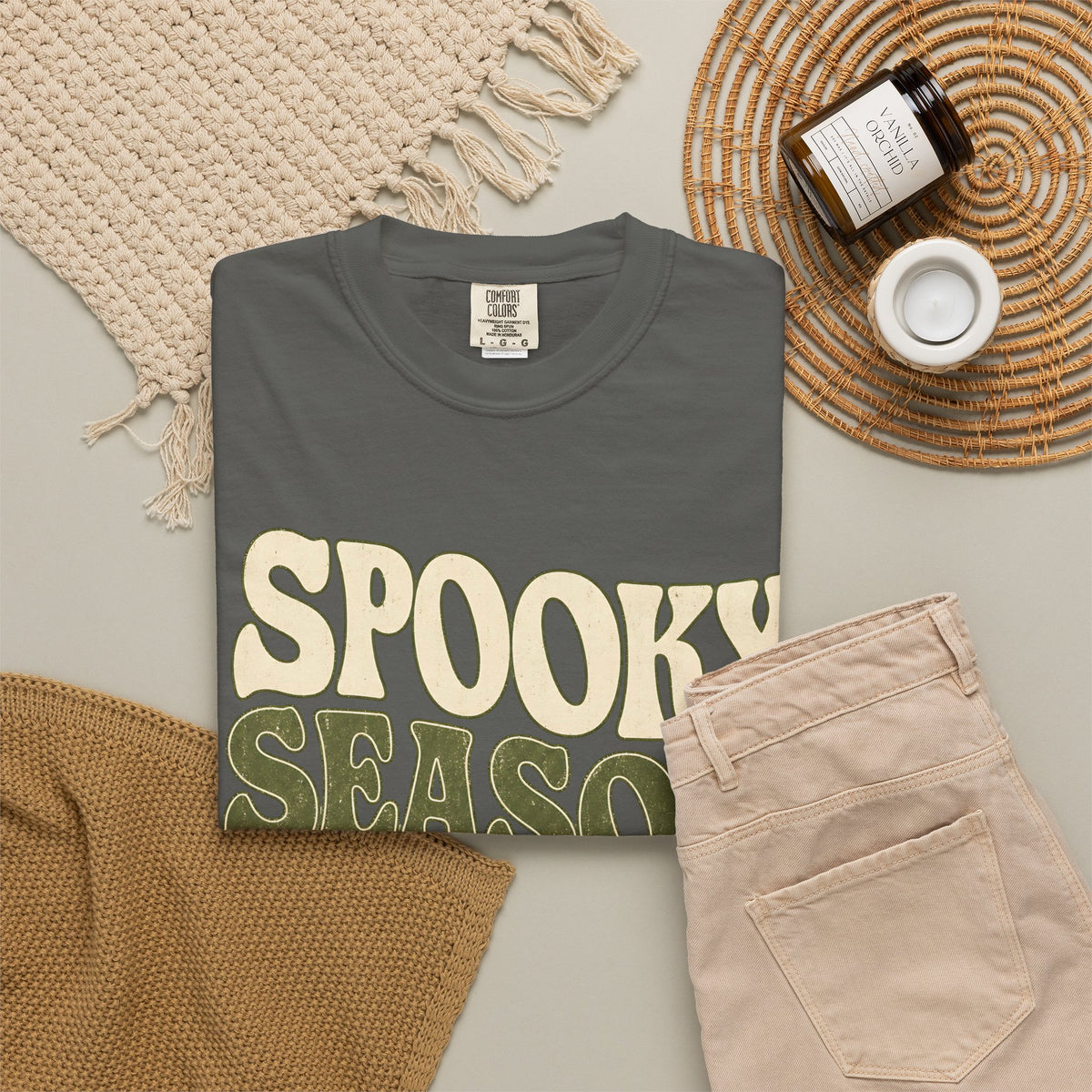 Spooky Season Slow Living T-shirt - Pepper - Flat Lay