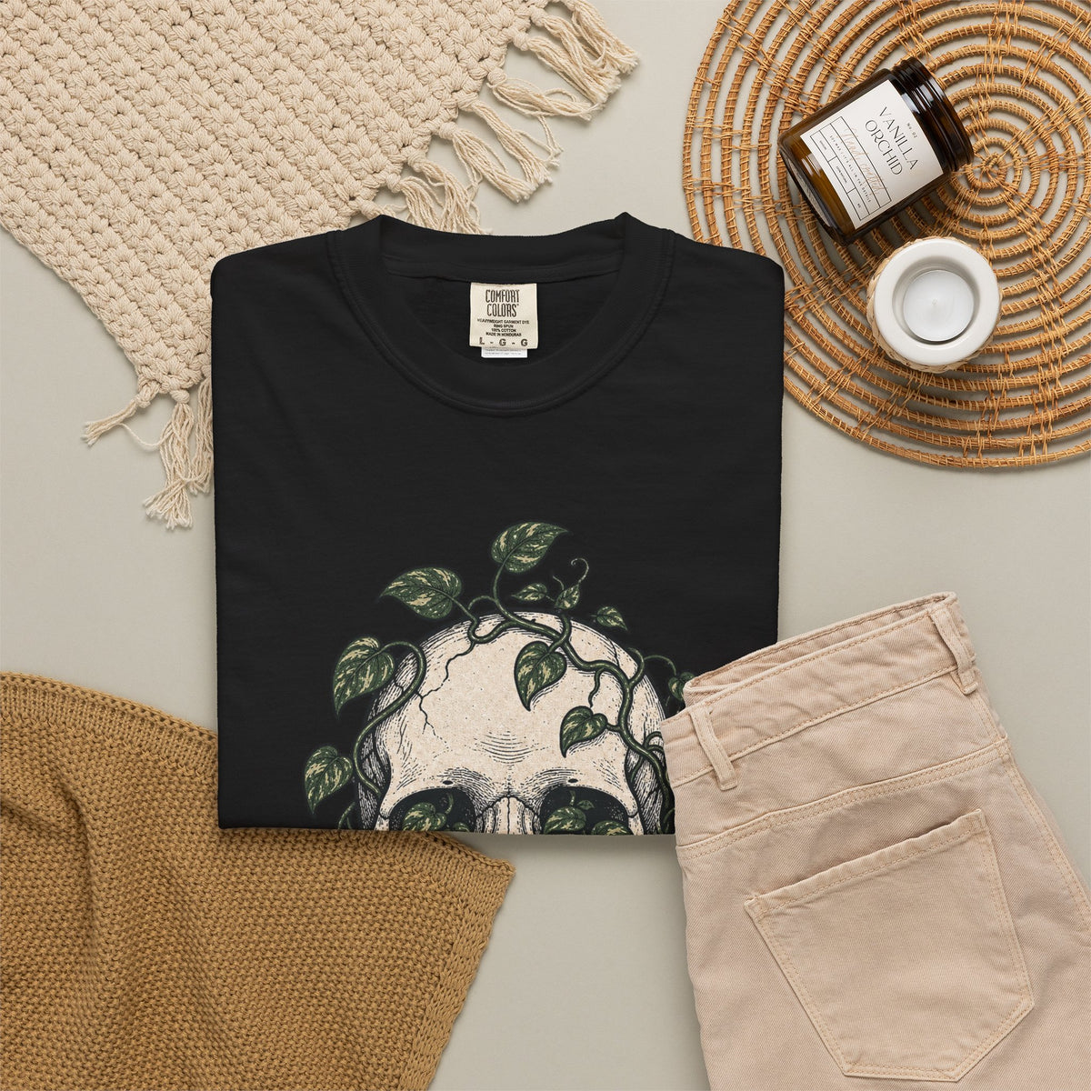 Skull with Ivy Leaves T-shirt - Black - flat lay
