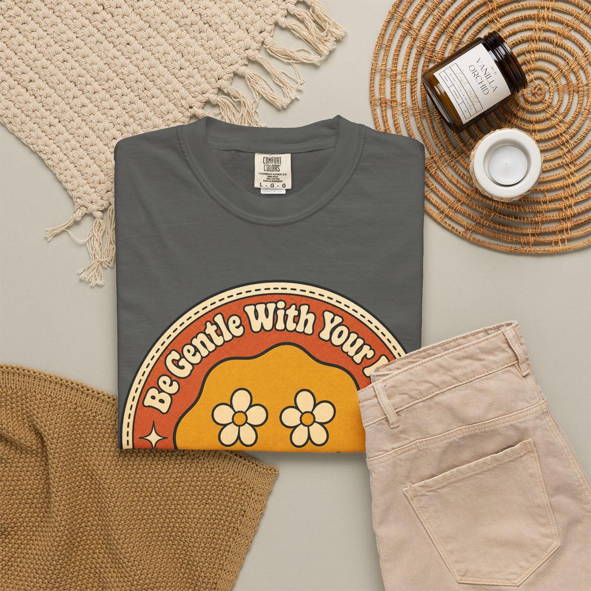 Be Gentle With Your Mind T-shirt - Pepper - flat lay