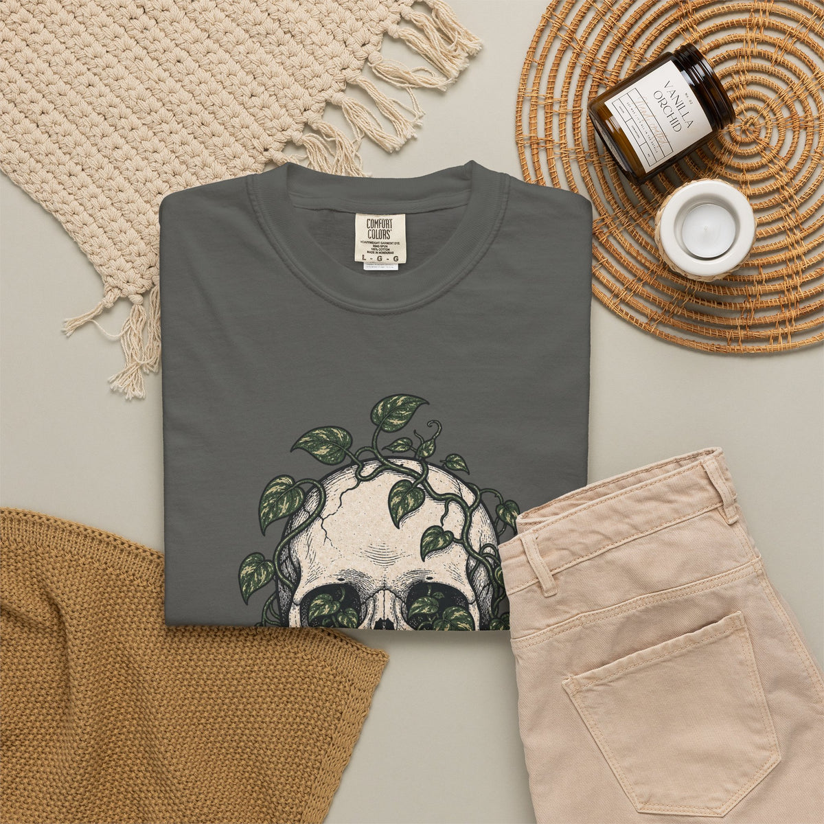 Skull with Ivy Leaves T-shirt - Pepper - Flat Lay