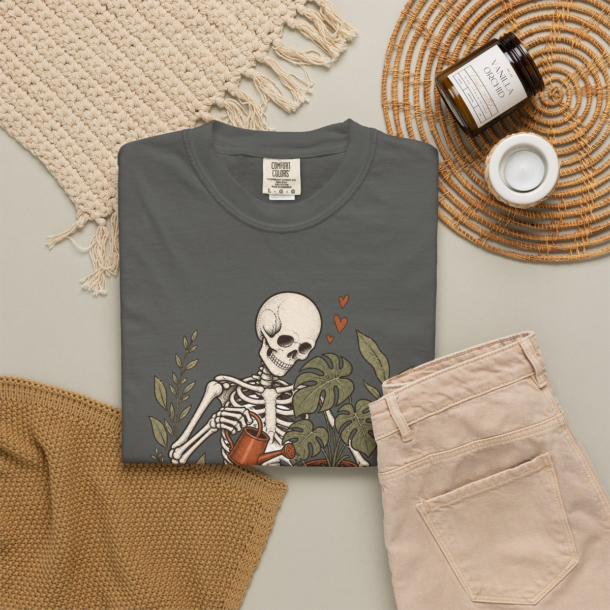 Growing Through It T-shirt - Pepper - Flat Lay