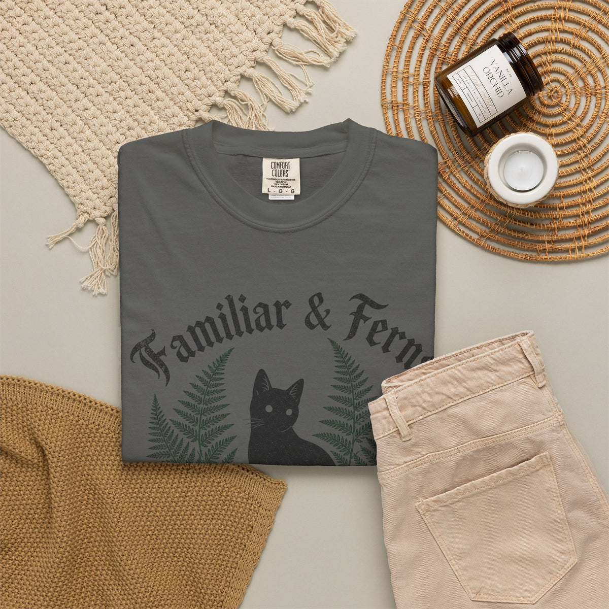 Familiar & Ferns T-shirt - Pepper - Flat Lay